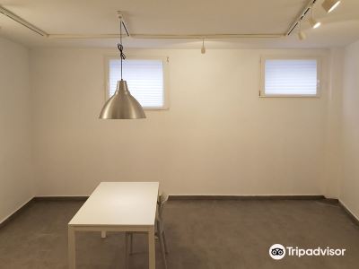 Very Private Gallery