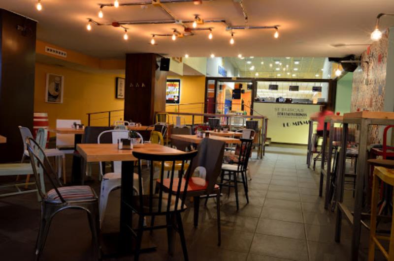La Bolera café