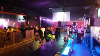 Que Bowling