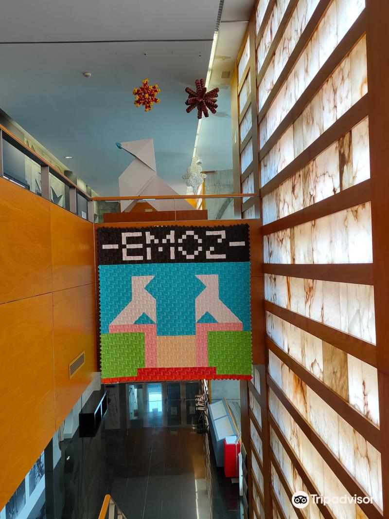 Emoz