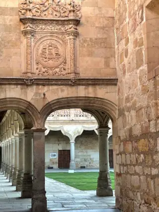 Patio de Escuelas Menores