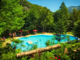 Bedura Park, camping temático de la naturaleza y bungalows