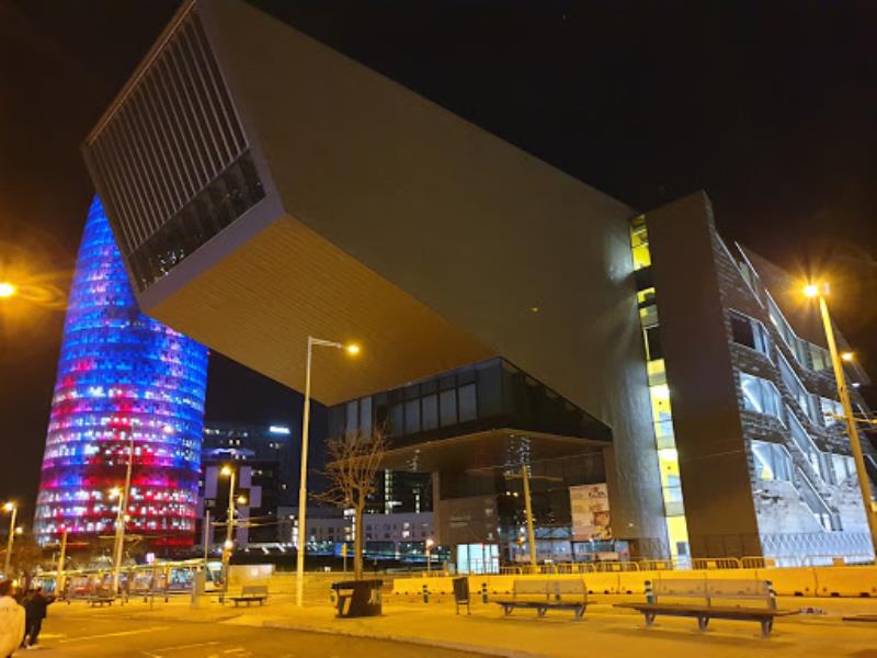 Sala Versus Glòries