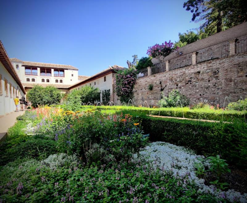 Alhambra Meeting Point - Punto de información y recepción turístico