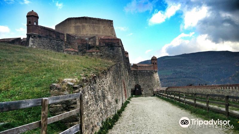 Fort Lagarde capell any