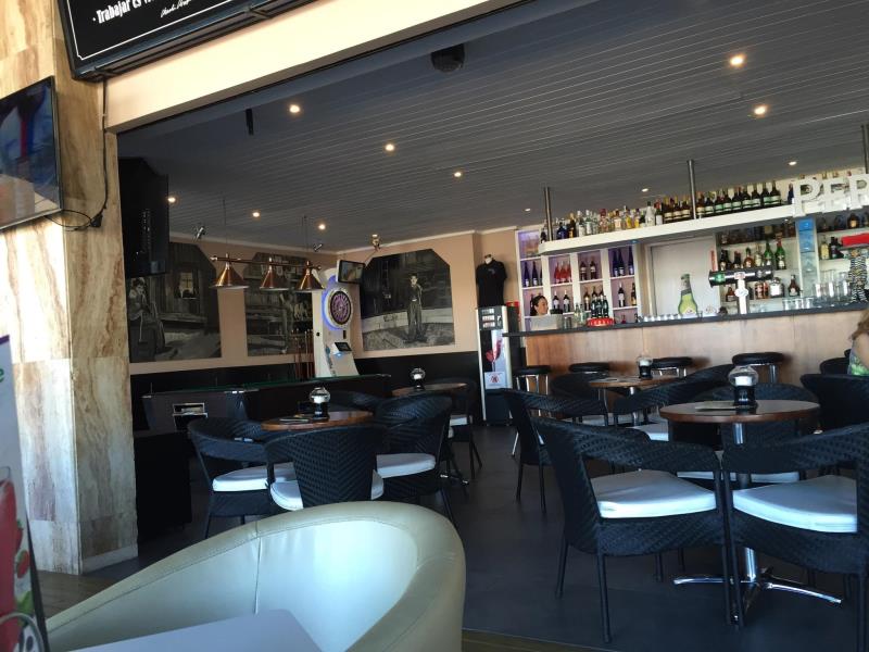 Charlie'z Bar