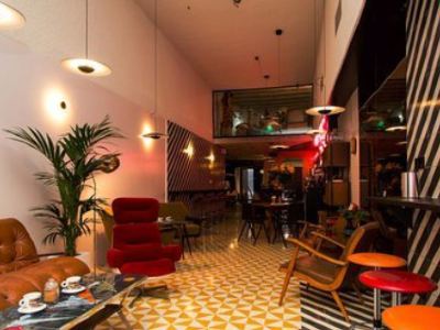 Retrome Café & Lounge